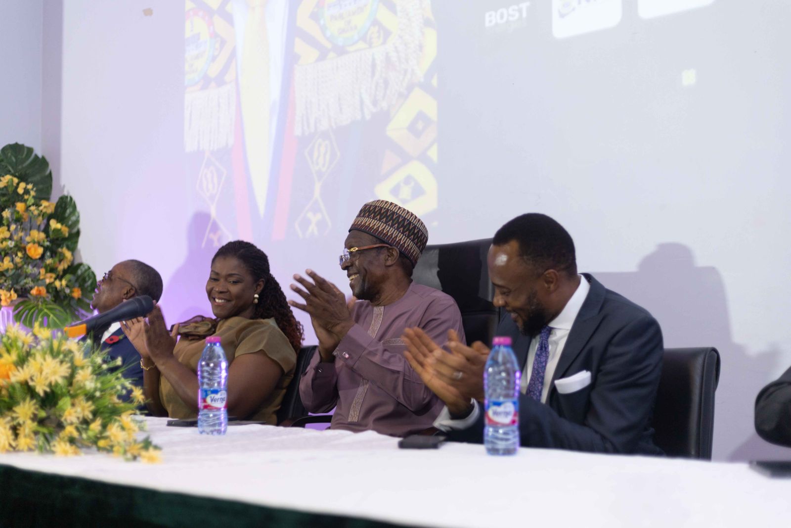 Applause at the high table